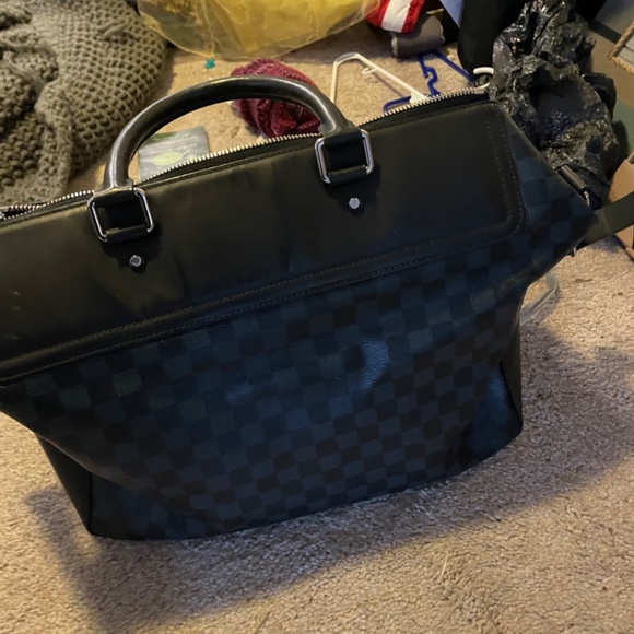 Louis Vuitton Travel Bag. - Picture 2 of 6